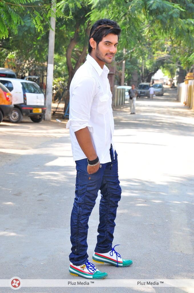 Aadi at Lovely Press Meet - Arrivals - Pictures | Picture 122174